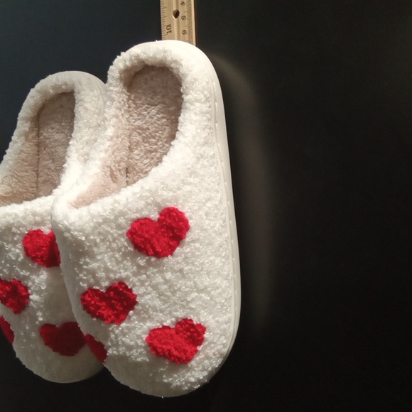 Fuzzy Heart Slippers Small - Picture 3 of 6